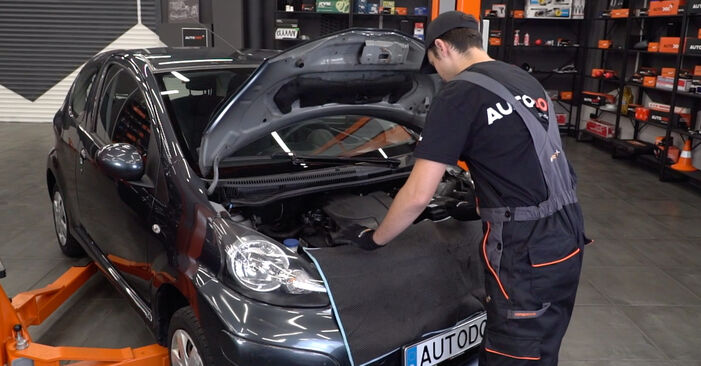 How to replace TOYOTA AYGO (WNB1_, KGB1_) 1 2006 Spark Plug - step-by-step manuals and video guides