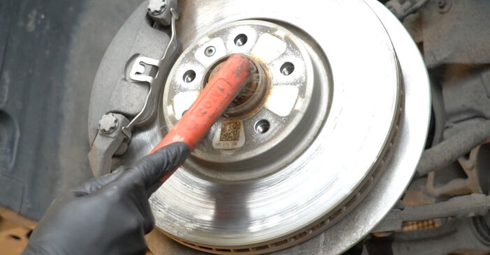 Wie kompliziert ist es, selbst zu reparieren: Stoßdämpfer am Audi A4 B8 1.8 TFSI 2013 ersetzen – Laden Sie sich illustrierte Wegleitungen herunter