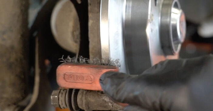 Tausch Tutorial Bremsbeläge am PEUGEOT 307 SW (3H) 2006 wechselt - Tipps und Tricks