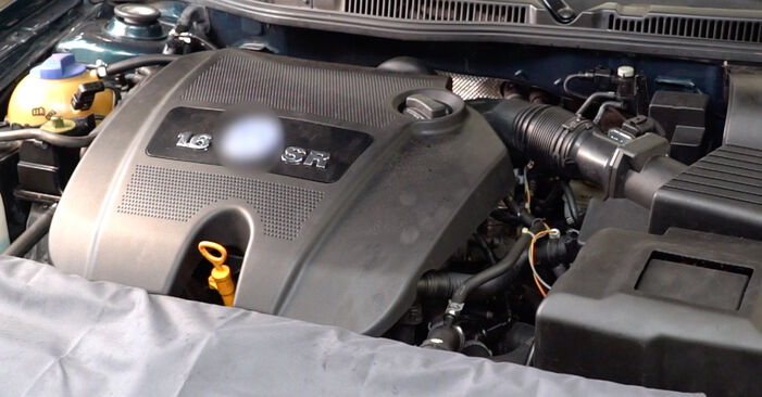 Hvordan bytte Tennplugger på VW Golf IV Hatchback (1J1) 1.9 TDI 2000 selv