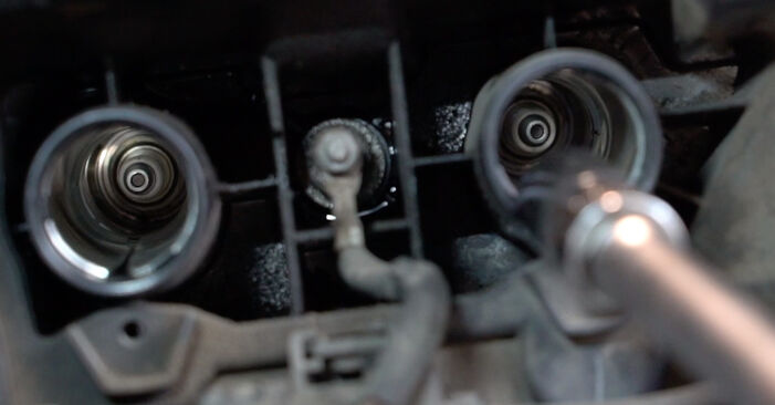 Cómo reemplazar Bujía de Encendido en un BMW 3 Coupé (E92) 335i 3.0 2006 - manuales paso a paso y guías en video