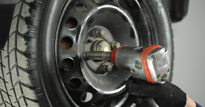 Tausch Tutorial Bremstrommel am FIAT PUNTO (188) 2011 wechselt - Tipps und Tricks
