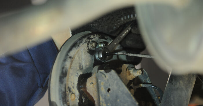 Tausch Tutorial Radbremszylinder am FIAT PUNTO (188) 2011 wechselt - Tipps und Tricks