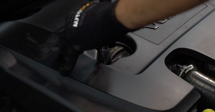 Kuinka vaihtaa Polttoainesuodatin Volvo v50 mw 2003 -autoon - ilmaiset PDF- ja video-oppaat