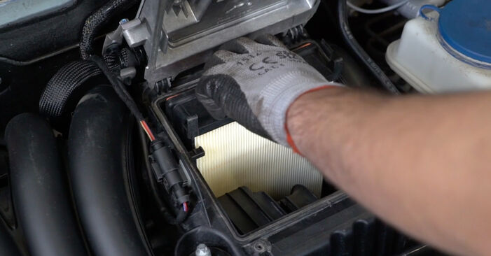 Ako dlho trvá výmena: Vzduchový filter na aute Mercedes W245 2006 – informačný PDF návod
