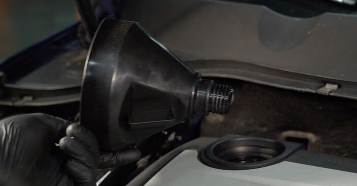 Wie VW PASSAT 2.0 TDI 4motion 2009 Ölfilter ausbauen - Einfach zu verstehende Anleitungen online