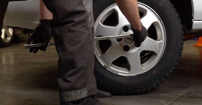 Wie man OPEL Zafira A (T98) 2.0 DTI 16V (F75) 2000 Stoßdämpfer austauscht - Schrittweise Handbücher und Videowegleitungen