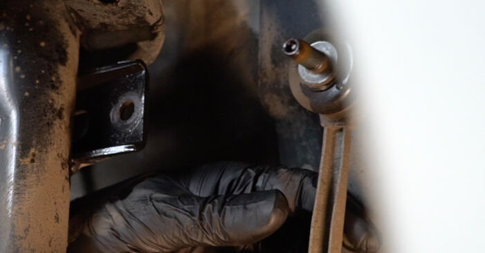 Hinweise des Automechanikers zum Wechseln von VW Polo Limousine (602, 604, 612, 614) 1.2 TDI 2010 Stoßdämpfer