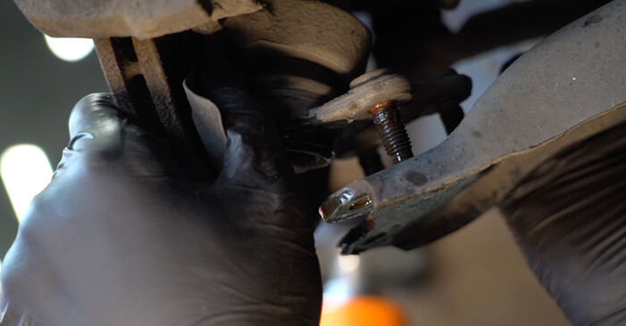 Wie kompliziert ist es, selbst zu reparieren: Stoßdämpfer am VW Polo 5 Limousine 1.4 TSi 2015 ersetzen – Laden Sie sich illustrierte Wegleitungen herunter