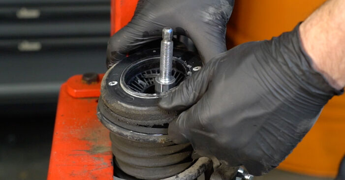 Wie man OPEL Corsa D Schrägheck (S07) 1.3 CDTI (L08, L68) 2007 Stoßdämpfer austauscht - Schrittweise Handbücher und Videowegleitungen