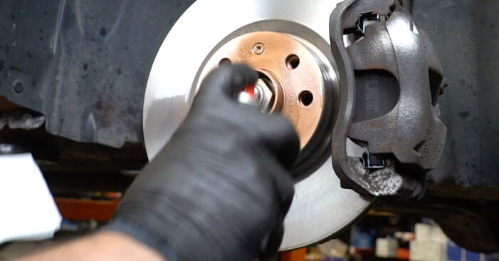 Wie man Stoßdämpfer am Opel Corsa D 2006 ersetzt - Kostenfreie PDF- und Videotipps