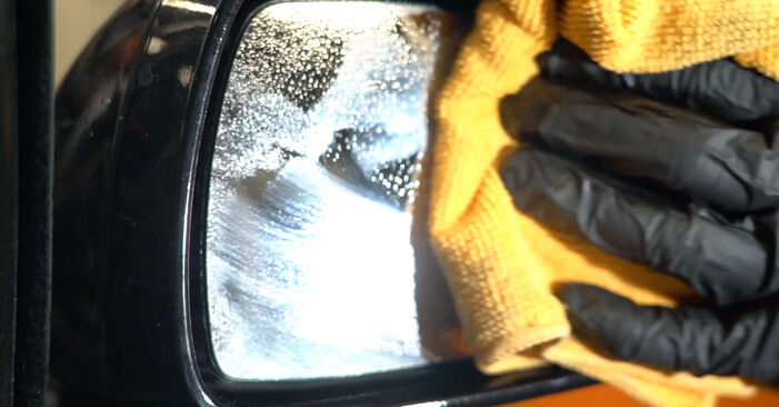 Sostituendo Vetro Specchietto su Opel Corsa D 2007 1.3 CDTI (L08, L68) da solo