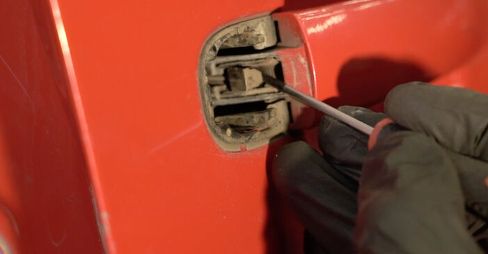 Cómo reemplazar Cerradura de Puerta en un SEAT Ibiza III Hatchback (6L) 1.9 TDI 2003 - manuales paso a paso y guías en video