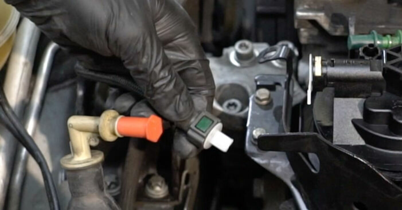 Jak wymienić pompa wody & zestaw paska rozrządu w Peugeot