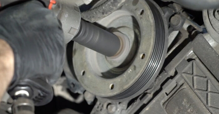 Wie schmierig ist es, selber zu reparieren: Wasserpumpe + Zahnriemensatz beim Peugeot 307 SW 1.6 HDI 90 2008 wechseln – Downloaden Sie sich Bildanleitungen