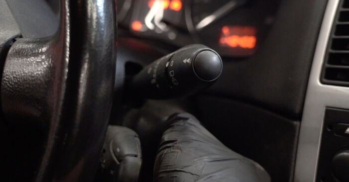 Tauschen Sie Stoßdämpfer beim Peugeot 307 SW 2004 1.6 HDI 110 selber aus