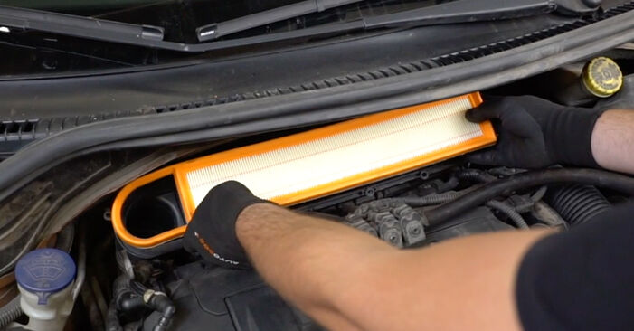 Combien de temps dure le remplacement : Filtre à Air sur Peugeot 207 3 Portes 2014 - manuel PDF informatif