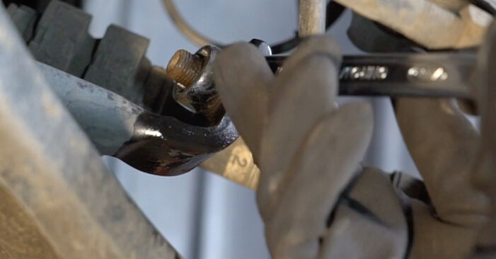 Wie kompliziert ist es, selbst zu reparieren: Koppelstange am Nissan Qashqai j10 2.0 Allrad 2012 ersetzen – Laden Sie sich illustrierte Wegleitungen herunter