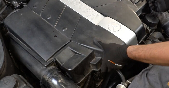 Смяна на Mercedes W203 C 180 1.8 Kompressor (203.046) 2002 Дебитомер: безплатни наръчници за ремонт