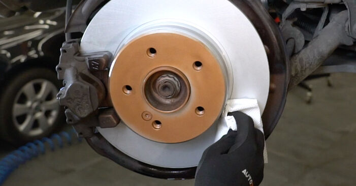 How to change Brake Discs on MERCEDES-BENZ C-Class Saloon (W203) 2004 - tips and tricks