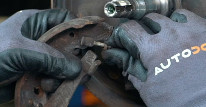 How to change Brake Shoes on Polo 6n1 1994 - free PDF and video manuals