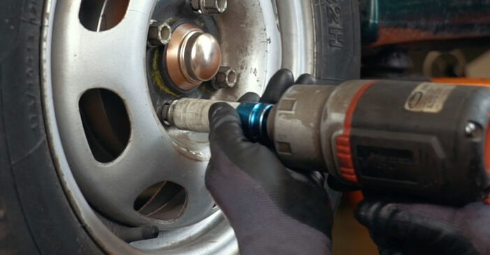 Changing of Brake Drum on Polo 6n1 1996 won't be an issue if you follow this illustrated step-by-step guide