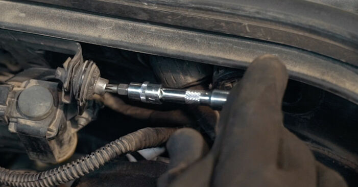 VW Passat Limousine (362) 1.4 TSI 2014 Bremsbeläge selbst austauschen - DIY-Anleitung online