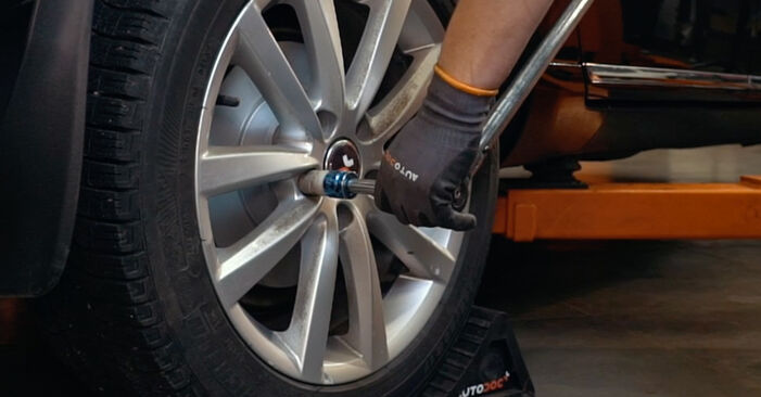 Wieviel Zeit nimmt der Austausch in Anspruch: Bremsbeläge beim VW Passat B7 Limousine 2013 - Ausführliche PDF-Anleitung