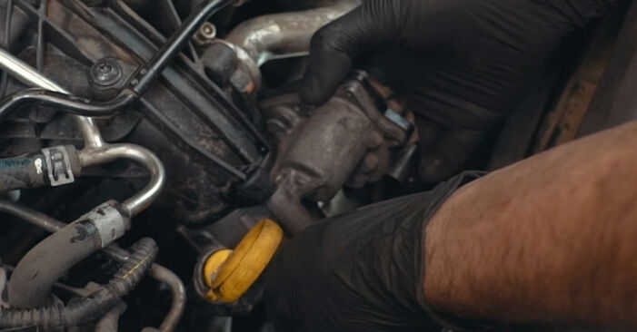 Wie schwer ist es, selbst zu reparieren: Thermostat VW Passat B7 Limousine 2.0 TSI 2011 Tausch - Downloaden Sie sich illustrierte Anleitungen