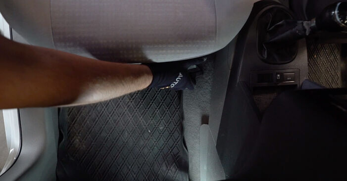 Hvordan skifte Kupefilter på VW Polo Van 6r 2014 – gratis PDF- og videoveiledninger