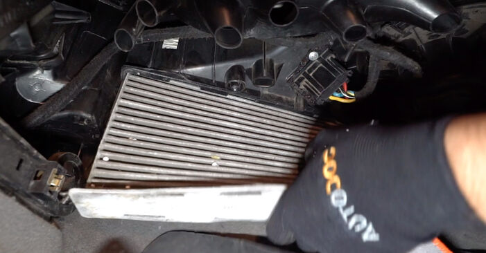 Jak zdjąć VW POLO 1.2 TSI 2013 Filtr powietrza kabinowy - łatwe w użyciu instrukcje online