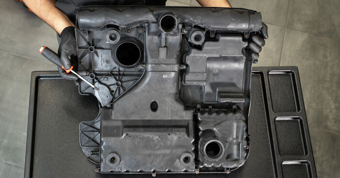 Hvordan bytte Luftfilter på VW Polo Hatchback (6R1, 6C1) 1.2 2012 selv