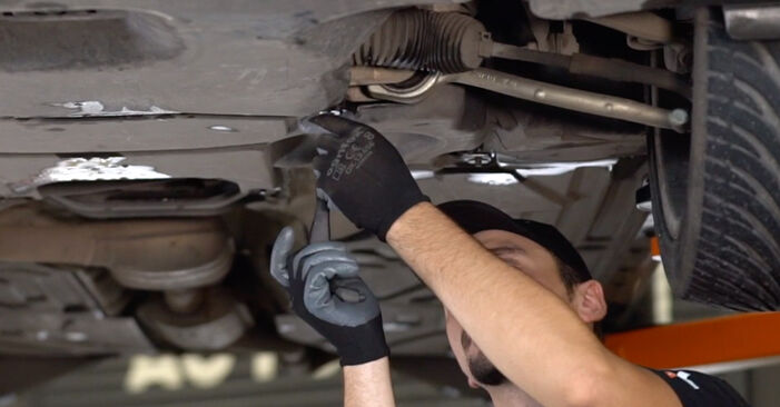 Wie schwer ist es, selbst zu reparieren: Ölfilter Mercedes SLK R171 300 3.0 (171.454) 2010 Tausch - Downloaden Sie sich illustrierte Anleitungen