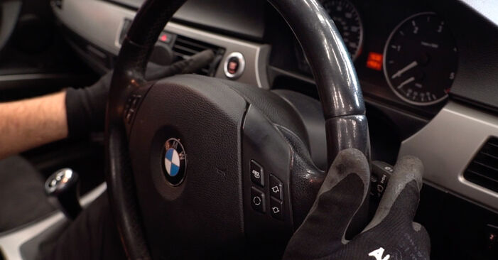 Wie Scheibenwischer BMW E71 xDrive35d 3.0 2007 tauschen - Kostenlose PDF- und Videoanleitungen