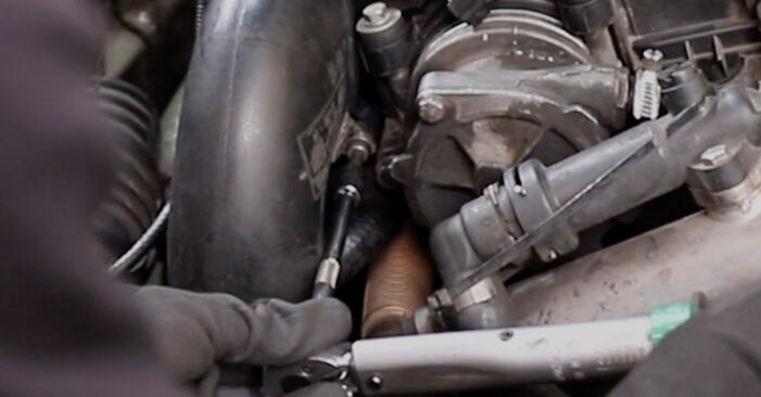 Wie kompliziert ist es, selbst zu reparieren: Luftmassenmesser am BMW E46 320i 2.0 2004 ersetzen – Laden Sie sich illustrierte Wegleitungen herunter