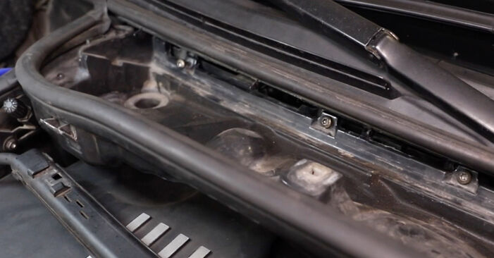 Hinweise des Automechanikers zum Wechseln von BMW 3 Limousine (E46) 320i 2.2 2004 Luftmassenmesser