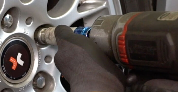 Cómo reemplazar Sensor de Desgaste de Pastillas de Frenos en un BMW 3 Cabrio (E46) 330Ci 3.0 2001 - manuales paso a paso y guías en video