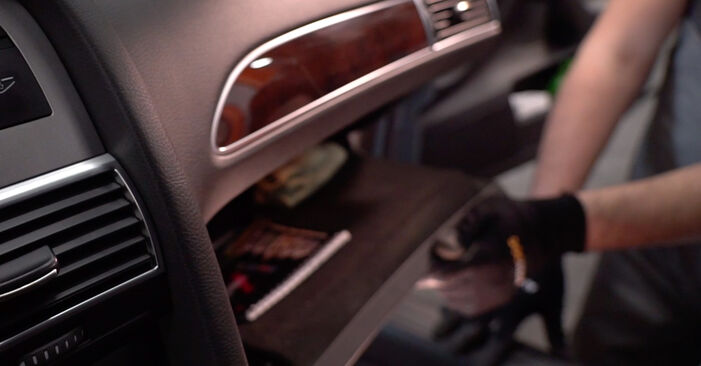 Wymiana Audi A6 4f 2.7 TDI 2007 Filtr powietrza kabinowy: darmowe instrukcje warsztatowe