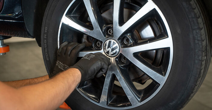 Tauschen Sie Stoßdämpfer beim VW Passat Variant (365) 1.4 TSI EcoFuel 2013 selbst aus