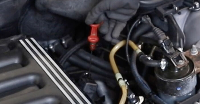 Cómo reemplazar Filtro de Aceite en un BMW 3 Coupé (E46) 330Ci 3.0 2000 - manuales paso a paso y guías en video