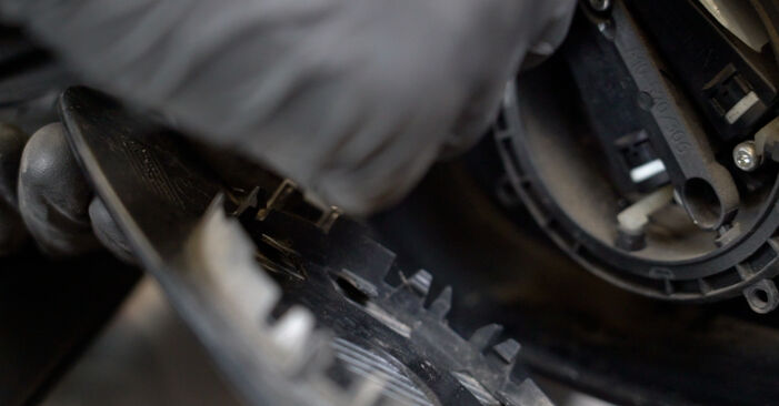 Spiegelkappen Ford B-Max JK 1.5 TDCi 2014 wechseln: Kostenlose Reparaturhandbücher