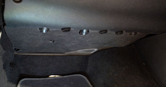 Metropolitan sweet Bend Cum să schimbați: filtru polen la SKODA Octavia II Hatchback (1Z3) | Ghid  de înlocuire