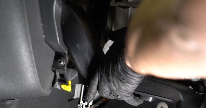 Come cambiare Filtro Antipolline su Opel Combo D Tour 2012 - manuali PDF e video gratuiti