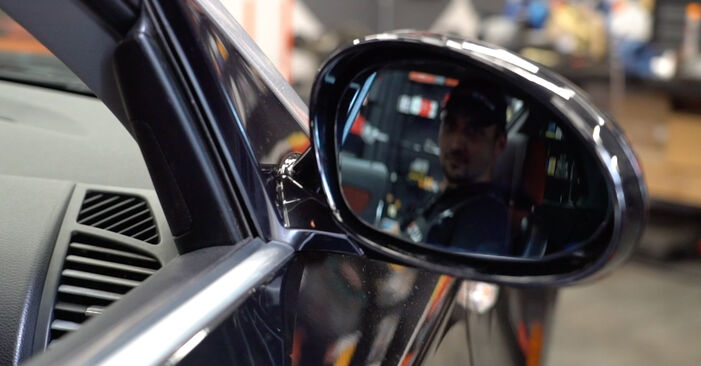 Колко време отнема смяната: Стъкло За Странично Огледало на BMW E91 2012 - информативен PDF наръчник