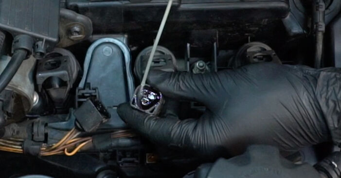 Смяна на Запалителна бобина на BMW E88 2012 120d 2.0 самостоятелно