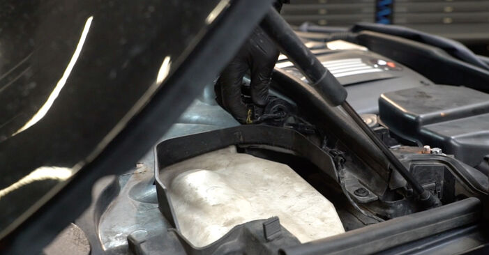 Как да сменим Запалителна бобина на BMW 1 кабриолет (E88) 2013: свалете PDF наръчници и видео инструкции