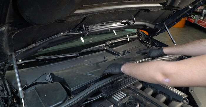 Колко време отнема смяната: Запалителна бобина на BMW E61 2005 - информативен PDF наръчник