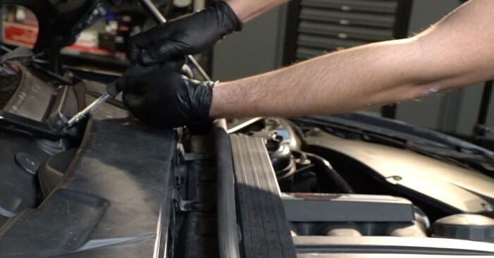 Смяна на BMW 5 SERIES 540i 4.4 Запалителна бобина: онлайн ръководства и видео уроци