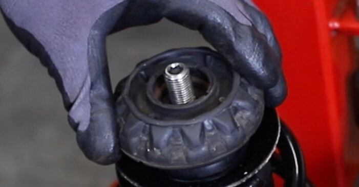 How to change front suspension strut on VW Caddy II Estate (9K9B ...