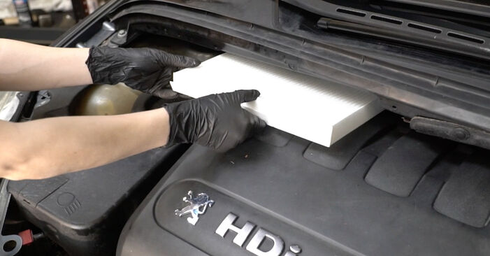 Innenraumfilter Peugeot 308 2 1.6 HDi 2015 wechseln: Kostenlose Reparaturhandbücher